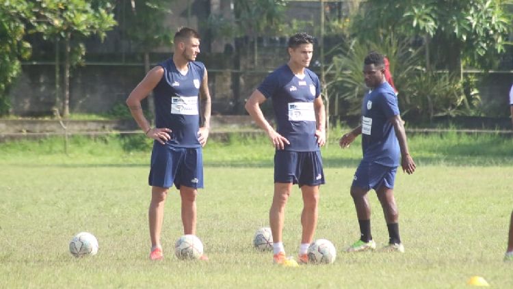 Trio striker Persipura, Yevhen Bokhashvili, Ramiro Fergonzi dan Ricky Cawor Copyright: © INDOSPORT/Sudjarwo