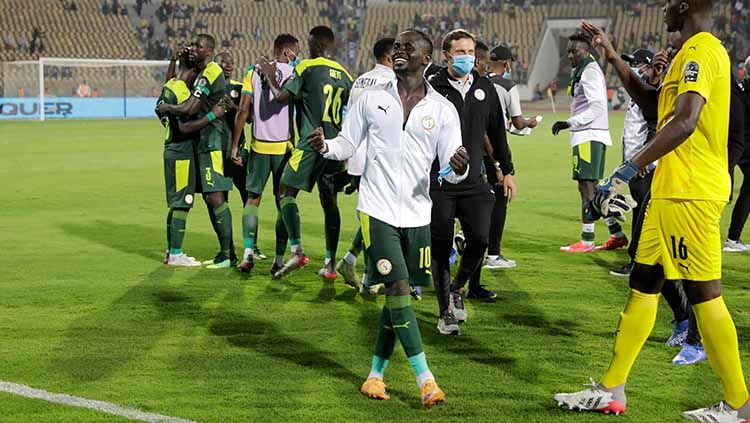 Sadio Mane dkk merayakan kemenangan atas Burkina Faso sekaligus lolos ke final Piala Afrika 2021 Copyright: © REUTERS/Mohamed Abd El Ghany
