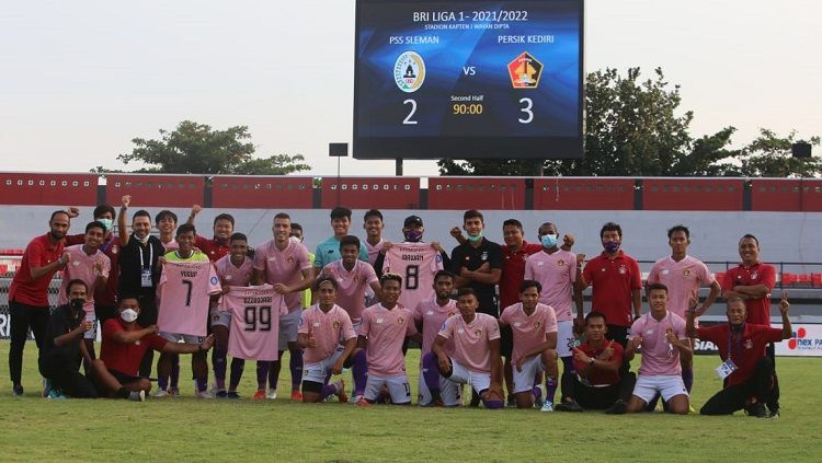 Persik Kediri sukses mengalahkan PSS Sleman di lanjutan Liga 1, yang diwarnai aksi selebrasi sarat makna pemain Macan Putih, imbas dari badai Covid-19. (Foto: MO Persik) Copyright: © MO Persik