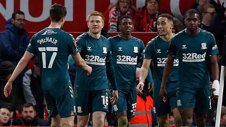 Aksi selebrasi para pemain Middlesbrough taklukan Man United dalam partai putaran keempat FA Cup di Stadion Old Trafford, Sabtu (05/02/22). FOTO: REUTERS/Craig Brough Copyright: © REUTERS/Craig Brough