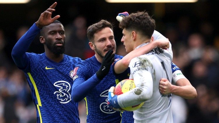 Kepa Arrizabalaga merayakan keberhasilan mementahkan penalti di laga Chelsea vs Plymouth (05/02/22). (Foto:Reuters/Paul Childs) Copyright: © Reuters/Paul Childs