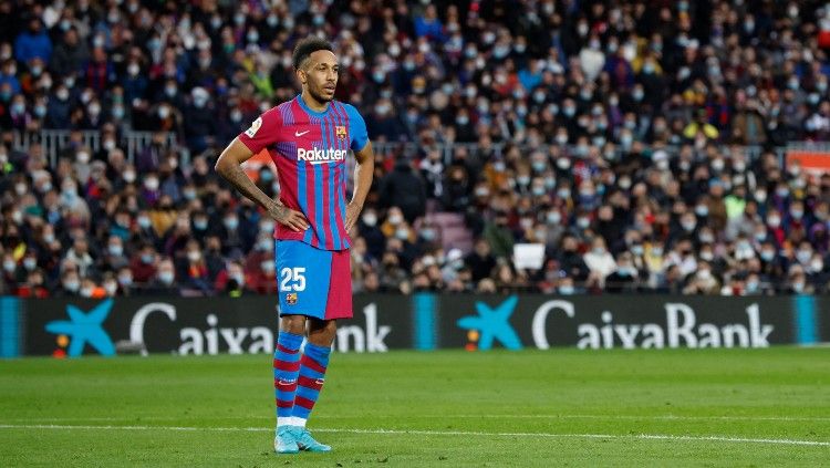 Pelatih Barcelona, Xavi Hernandez, memuji intensitas yang ditunjukkan Pierre-Emerick Aubameyang yang turun sebagai pemain utama kontra Napoli di Liga Europa. Copyright: © REUTERS/Albert Gea