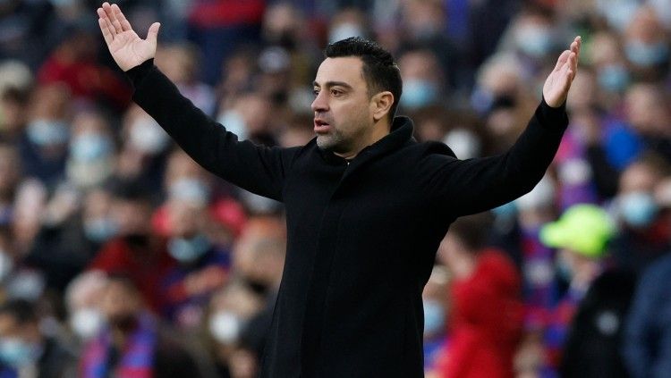 Xavi Hernandez seakan menjadikan dirinya pelatih ‘cengeng’ yang senang beralasan usai Barcelona didepak Eintracht Frankfurt dari Liga Europa. (Foto: REUTERS/Albert Gea) Copyright: © REUTERS/Albert Gea