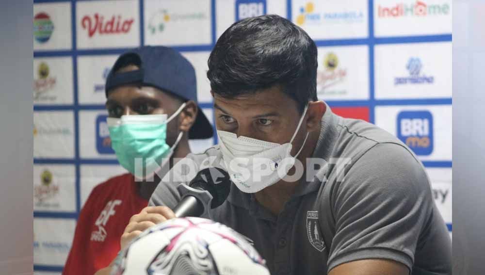 Pelatih Persipura Jayapura, Angel Alfredo Vera. Foto : Nofik Lukman Hakim/Indosport.com Copyright: © Nofik Lukman Hakim/Indosport.com