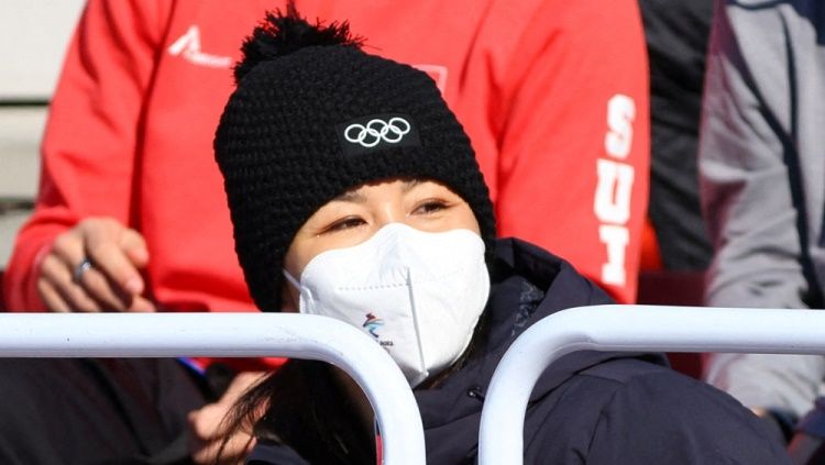 Peng Shuai saat hadir di Olimpiade Beijing 2022. Foto: REUTERS/Fabrizio Bensch. Copyright: © REUTERS/Fabrizio Bensch