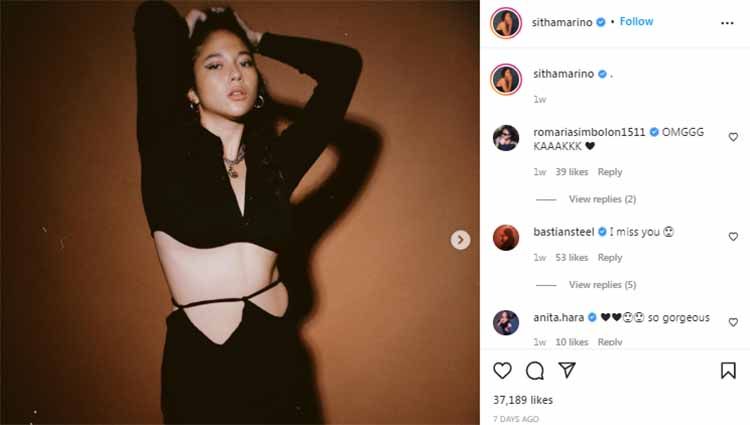 Unggah Instagram tentang foto hasil pemotretan, Sitha Marino malah banjir pujian netizen karena body goalsnya jadi dambaan para penggemar artis cantik itu. Copyright: &copy; Instagram@sithamarino