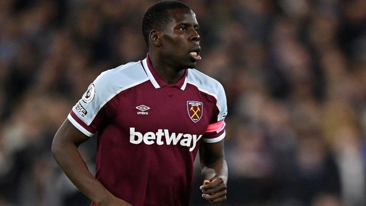 Bek West Ham United, Kurt Zouma di laga kontra Watford (09/02/22). (Foto: REUTERS/Tony Obrien) Copyright: © REUTERS/Tony Obrien