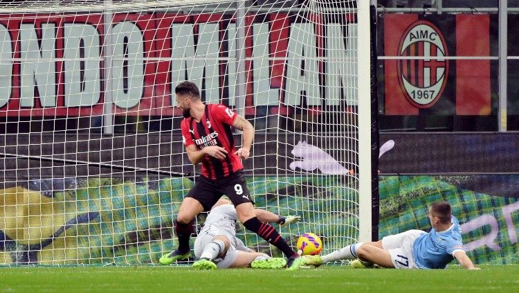 Proses gol Olivier Giroud di laga AC Milan vs Lazio (10/02/22). (Foto: REUTERS/Alberto Lingria) Copyright: © REUTERS/Alberto Lingria