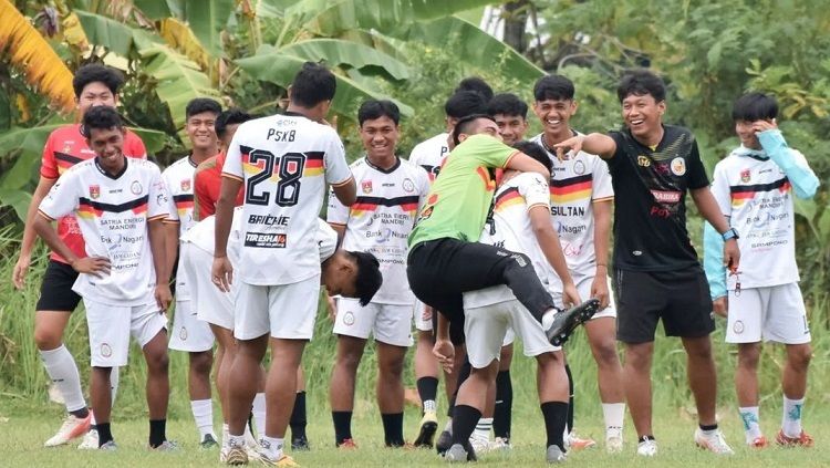 Wali kota kota Bukittinggi, Erman Safar, menulis pesan sentilan kepada panitia penyelanggara Liga 3 setelah kesebelasan di kotanya, PSKB, dirugikan oleh wasit. Copyright: © Media PSKB Bukittinggi