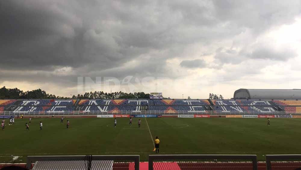 Stadion Benteng, kandang Persikota Tangerang setelah direnovasi. Foto: Petrus Manus Da'Yerimon/Indosport.com Copyright: © Petrus Manus Da'Yerimon/Indosport.com