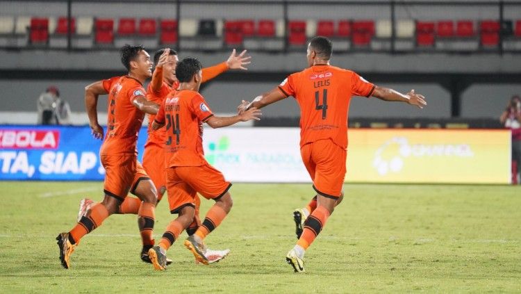 Para pemain Persiraja merayakan gol Leo Lelis ke gawang Arema FC (10/02/22). (Foto: MO Persiraja) Copyright: © MO Persiraja