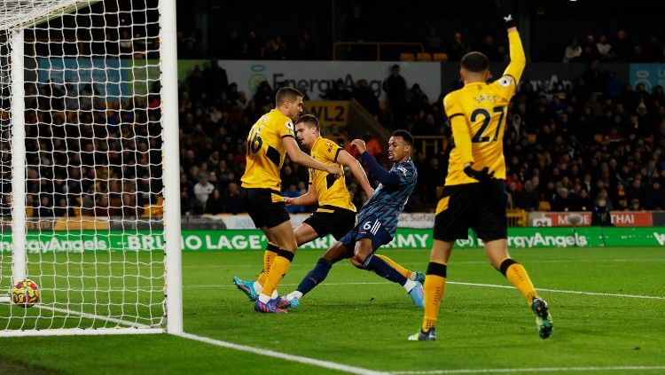 Proses gol Gabriel Magalhaer di laga Wolves vs Arsenal (11/02/22). (Foto: Reuters/Jason Cairnduff) Copyright: © Reuters/Jason Cairnduff