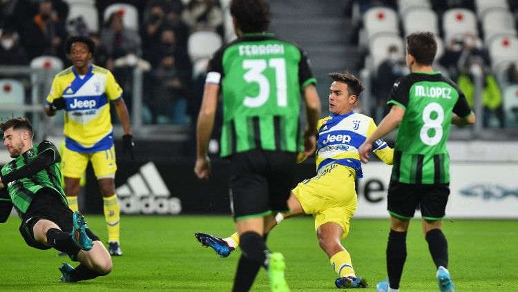 Paulo Dybala mencetak gol di laga Juventus vs Sassuolo (11/02/22). (Foto: REUTERS/Massimo Pinca) Copyright: © REUTERS/Massimo Pinca