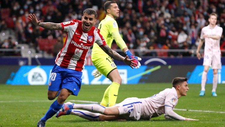 Angel Correa (kiri) merayakan golnya di laga Atletico Madrid vs Getafe (13/02/22). (Foto: REUTERS/Javier Barbancho) Copyright: © REUTERS/Javier Barbancho