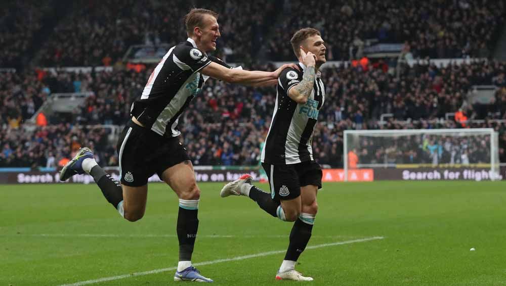 Selebrasi pemain Newcastle United, Kieran Trippier usai mencetak gol ke gawang Aston Villa di Liga Inggris. Foto: REUTERS/Scott Heppell EDITORIAL USE ONLY Copyright: © REUTERS/Scott Heppell EDITORIAL USE ONLY