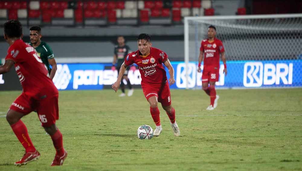 Pemain Persija Syahrian Abimnayu saat menggiring bola. Foto: Khairul Imam/Persija Copyright: © Khairul Imam/Persija