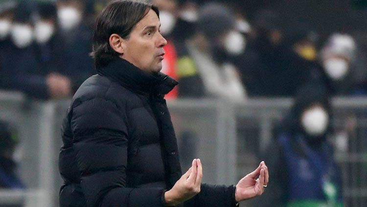 Pelatih Inter Milan, Simone Inzaghi, mulai kirim psywar jelang lawan Atletico Madrid di babak 16 besar Liga Champions 2023-2024. Foto: REUTERS/Alessandro Garofalo Copyright: © REUTERS/Alessandro Garofalo