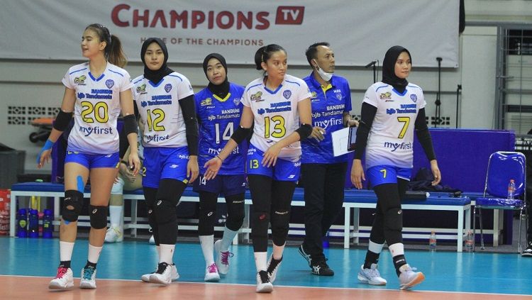 Tim voli putri Bandung BJB Tandamata kalahkan Jakarta Elektrik PLN dengan skor 3-2, pada lanjutan Proliga 2022 di Padepokan Voli Jenderal Polisi Kunarto, Sentul, Bogor, Jumat (18/02/22). (Humas Bandung BJB Tandamata) Copyright: © Humas Bandung BJB Tandamata