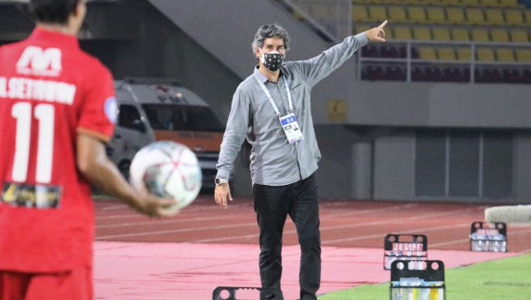 Pelatih asal Brasil, Stefano Cugurra Teco, memiliki kesempatan untuk memperbaiki catatannya saat membawa Bali United mengarungi Piala AFC 2022. Copyright: © Nofik Lukman Hakim/INDOSPORT