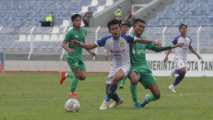 Persikab Kabupaten Bandung hanya mampu meraih satu poin setelah bermain imbang tanpa gol dengan Persikota Tangerang, pada babak 32 besar Liga 3. Copyright: © Persikota