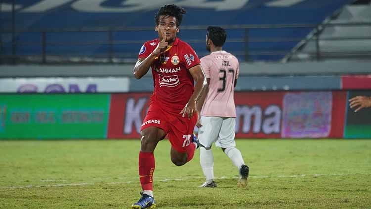 Selebrasi Irfan Jauhari usai mencetak gol kemenangan untuk Persija Jakarta. FOTO: Khairul Imam/Persija Copyright: © Khairul Imam/persija