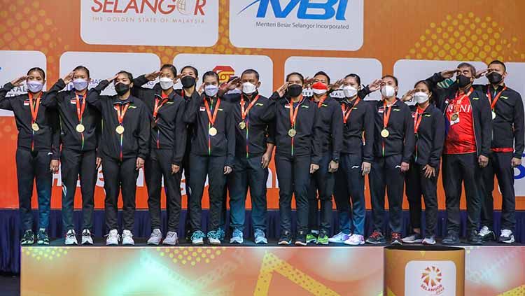 Kesuksesan tim putri Indonesia merengkuh medali emas Kejuaraan Bulutangkis Asia (BATC) 2022 turut membuat netizen mengucapkan selamat dan kebanggaan kepada Gregoria Mariska dkk.

 Copyright: © Humas PP PBSI