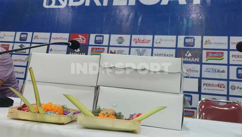 Pelaku UMKM di bidang katering turut tergerak selama even BRI Liga 1. Foto: Ian Setiawan/Soicaumienbac.cc Copyright: © Ian Setiawan/Soicaumienbac.cc