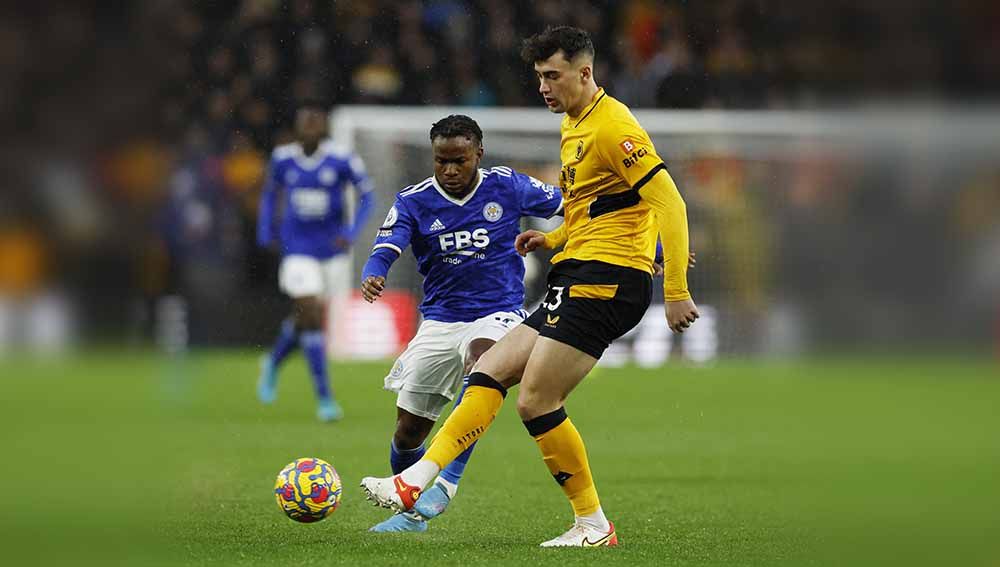 Terancam ditinggal 3 bek tengah termasuk Cesar Azpilicueta, Chelsea incar bek  Wolverhampton Wanderers dan mantan pemain timnas futsal Inggris, Max Kilman.Foto: Reuters/Jason Cairnduff Copyright: © Reuters/Jason Cairnduff