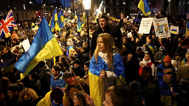 Pemain asal Ukraina yang membela tim Sporting Gijon, Vasyl Kravets, mengaku ingin terlibat dalam perang untuk membela negaranya yang kini sedang digempur Rusia. Copyright: © REUTERS/Henry Nicholls