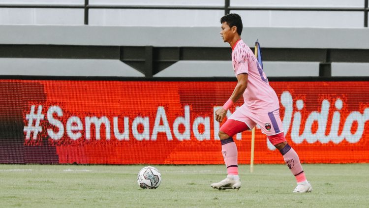 Dedy Gusmawan baru saja diresmikan sebagai pemain baru PSS Sleman. Copyright: © Persita Tangerang