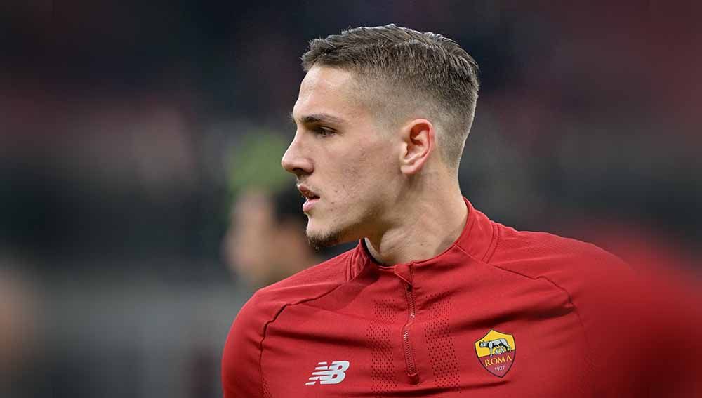 AC Milan terus berusaha mendekati pemain sayap AS Roma, Nicolo Zaniolo, dan terbaru, pemain timnas Kroasia, Ante Rebic, diisukan bakal jadi tumbal. Copyright: © REUTERS/Alberto Lingria