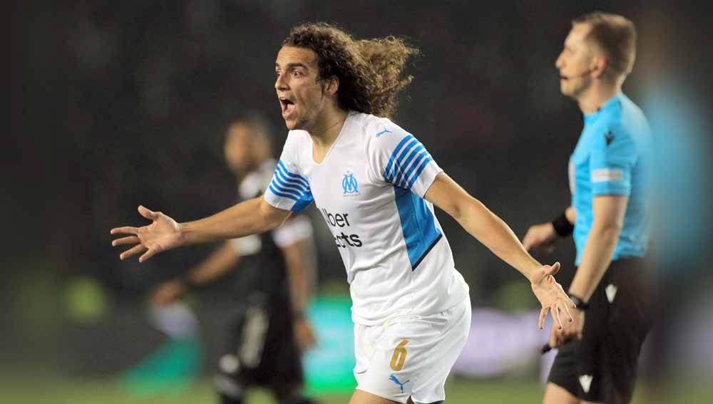 Pemain Marseille, Matteo Guendouzi, dikabarkan menunggu pinangan klub Liga Italia, Inter Milan, yang baru saja gagal menggaet Lazar Samardzic di bursa transfer. Copyright: © REUTERS/Aziz Karimov