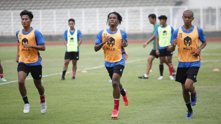 Latihan Timnas Indonesia U-19 sebelum berangkat TC ke Korea Selatan sebagai persiapan Piala Dunia U-20 2023 di Stadion Madya Senayan, Rabu (02/03/22). Copyright: © Herry Ibrahim/INDOSPORT