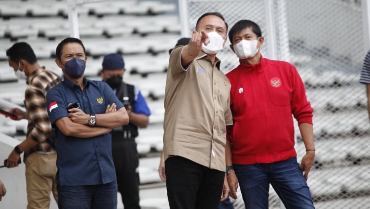PSSI melalui Direktur Teknik PSSI, Indra Sjafri,akhirnya angkat suara mengenai keluhan pelatih-pelatih Liga 1 perihal pemanggilan pemainnya ke Timnas Indonesia. Copyright: © Herry Ibrahim/INDOSPORT