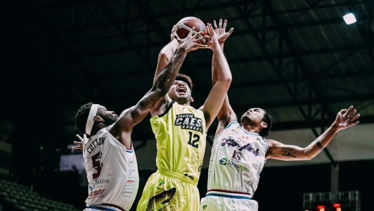 Amartha Hangtuah Jakarta vs Pacific Caesar Surabaya (IBL Indonesia) Copyright: © IBL Indonesia