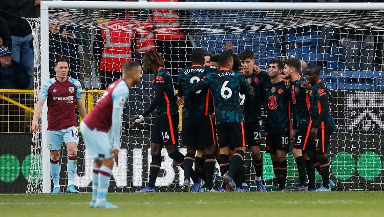 Para pemain Chelsea merayakan gol kedua Kai Havertz ke gawang Burnley (05/03/22). (Foto: REUTERS/Craig Brough) Copyright: © REUTERS/Craig Brough