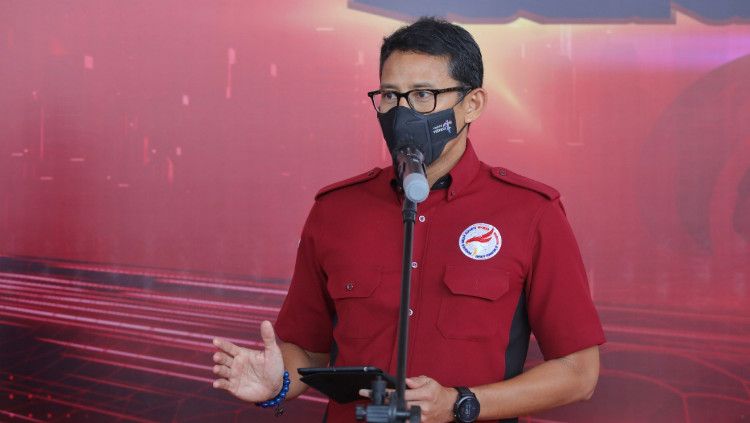 Menteri Pariwisata dan Ekonomi Kreatif (Menparekraf), Sandiaga Uno memperkenalkan teknologi yang bisa mengontrol hujan yang diterapkan di ajang MotoGP Mandalika 2022. Copyright: © PB Esports Indonesia
