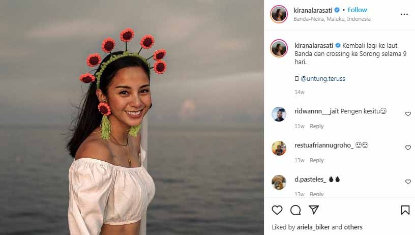 Miliki tubuh yang kian lentur dan aduhai, artis cantik pegiat olahraga, Kirana Larasati, memamerkan keahliannya saat melakukan pose yoga rumit nan ekstrem. Copyright: © Instagram@kiranalarasati