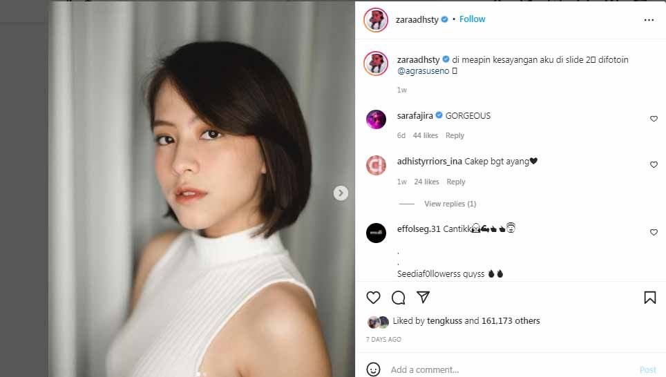 Artis cantik pegiat olahraga, Adhisty Zara, pamer foto selfie di kamar mandi, namun perut ratanya yang langsung membuat netizen di instagram gagal fokus. Copyright: © Instagram@zaraadhsty