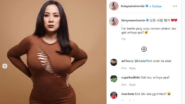 Netizen di instagram Tante Ernie, dibuat terpana menyaksikan tampilan seksi sang selebgram pegiat workout itu. Copyright: © INSTAGRAM/himynameisernie