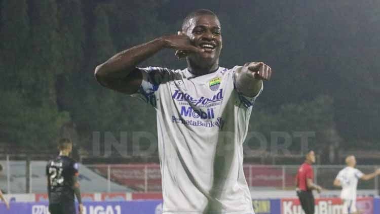Seleberasi Bruno Cantanhede usai mencetak gol ke gawang Madura United pada pekan ke-31 Liga 1, Minggu (13/03/22). Copyright: © Nofik Lukman Hakim/INDOSPORT