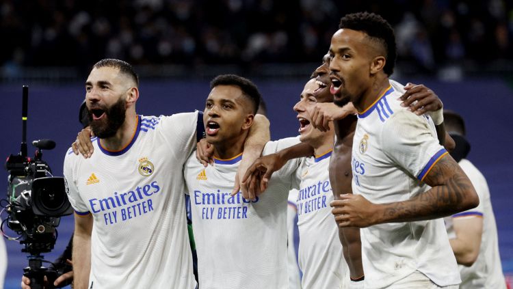 Pemain Real Madrid melakukan selebrasi usai menang atas PSG dengan skor 3-1. FOTO: REUTERS/Susana Vera. Copyright: © REUTERS/Susana Vera