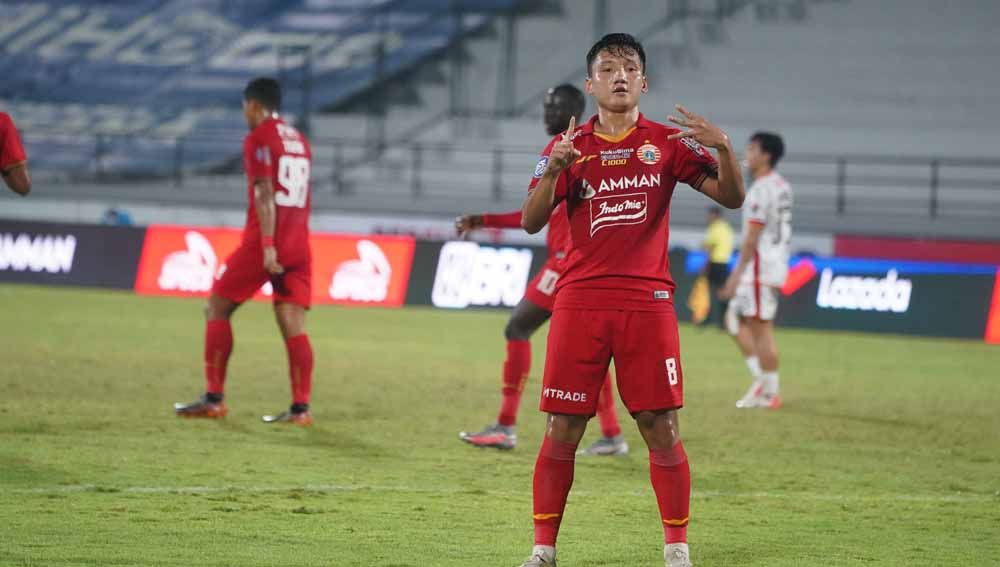 Gelandnag Persija, Syahrian Abimanyu mendapat kartu merah pada laga menghadapi Borneo FC pada pekan ke-30 Liga 1, Kamis (10/03/22). Copyright: © Khairul Imam/Persija