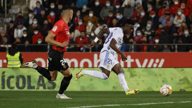 Berikut hasil pertandingan Liga Spanyol antara Mallorca vs Real Madrid, Selasa (15/03/22) pukul 03.00 WIB. Duet Karim Benzema dan Vinicius Junior kembali meledak.(Foto: REUTERS/Juan Medina) Copyright: © REUTERS/Juan Medina