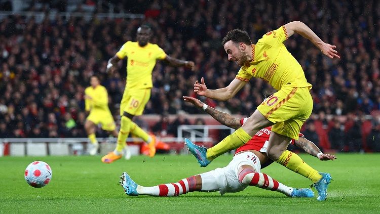 Diogo Jota Mencetak Gol di laga Liga Inggris Arsenal vs Liverpool (Foto: REUTERS/David Klein) Copyright: © REUTERS/David Klein