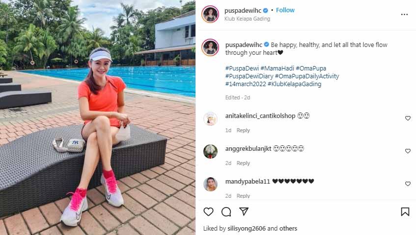 Miliki body persis ABG yang, selebgram Indonesia berjuluk nenek cantik, Puspa Dewi, giat lakukan workout atau olahraga sampai banjir keringat. Copyright: © Instagram@puspadewihc