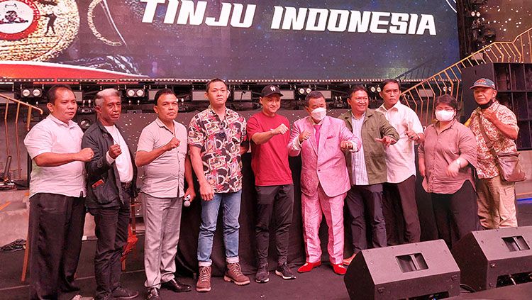 Sejumlah tokoh termasuk Hotman Paris hadir dalam acara Diskusi Keselamatan Tinju dan Masa Depan Tinju Indonesia di Holywing. Copyright: © Zainal Hasan/INDOSPORT.COM