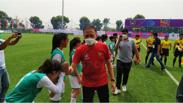 Ketua Umum PSSI, Mochamad Iriawan, saat membuka Putaran Nasional Piala Pertiwi 2021-2022 di Lapangan Sabilulungan, Kabupaten Bandung, Jumat (18/03/22). Arif Rahman/INDOSPORT Copyright: © Arif Rahman/INDOSPORT