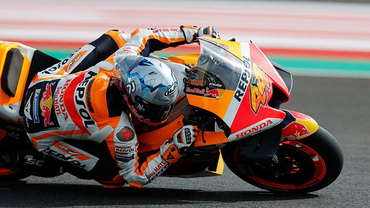 Pembalap Repsol Honda, Pol Espargaro mengaku tak sabar membalap di MotoGP Argentina usai meraih hasil kurang memuaskan di Mandalika. Copyright: © REUTERS/Willy Kurniawan