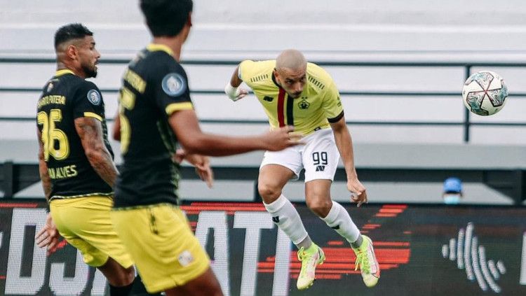 Persik Kediri kalah 0-2 dari Barito Putera pada pekan ke-32 Liga 1, Sabtu (19/03/22). Copyright: © MO Persik